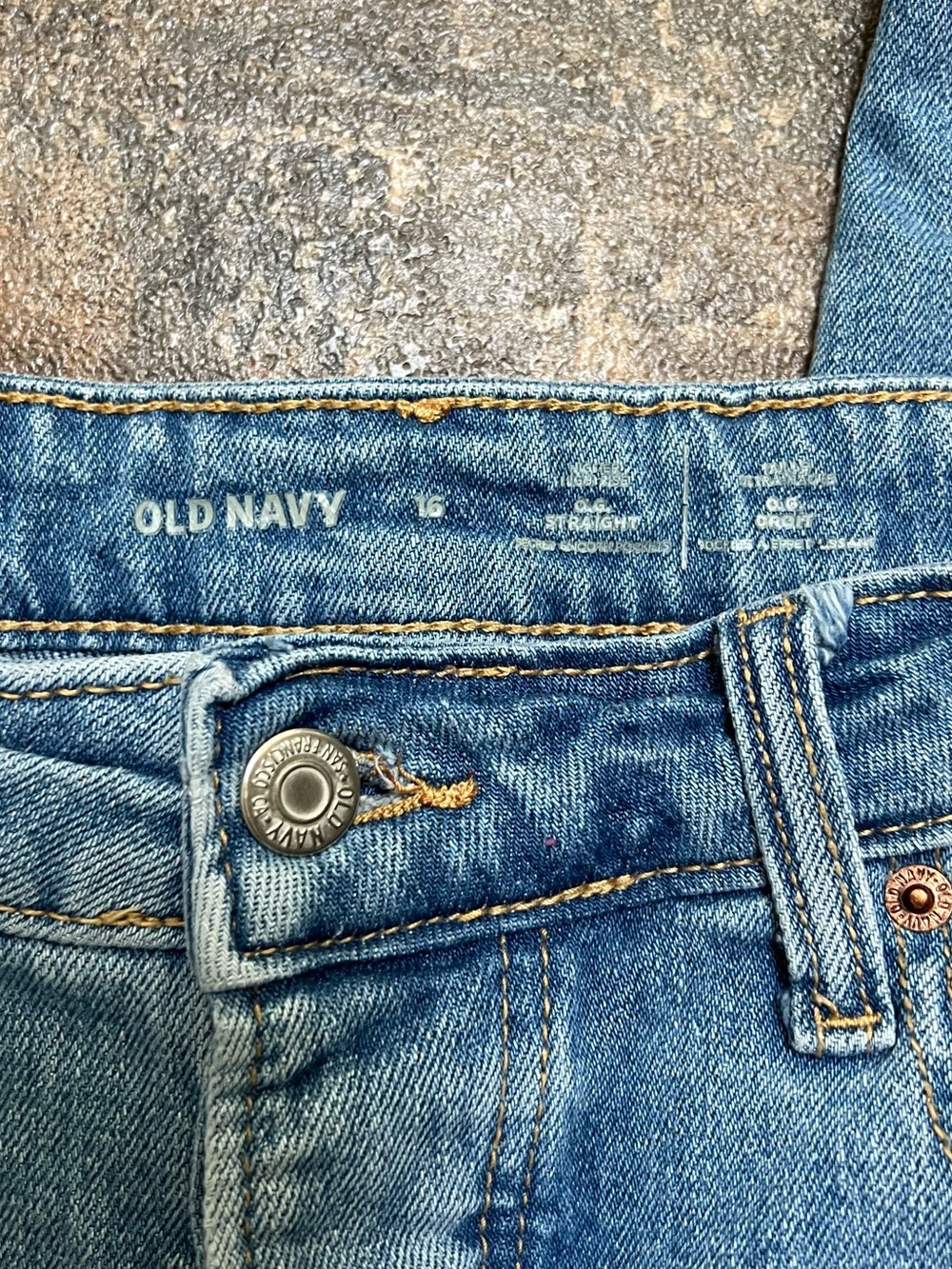 Lightly Distressed Blue Jeans 🫐 - Picture 3 of 9